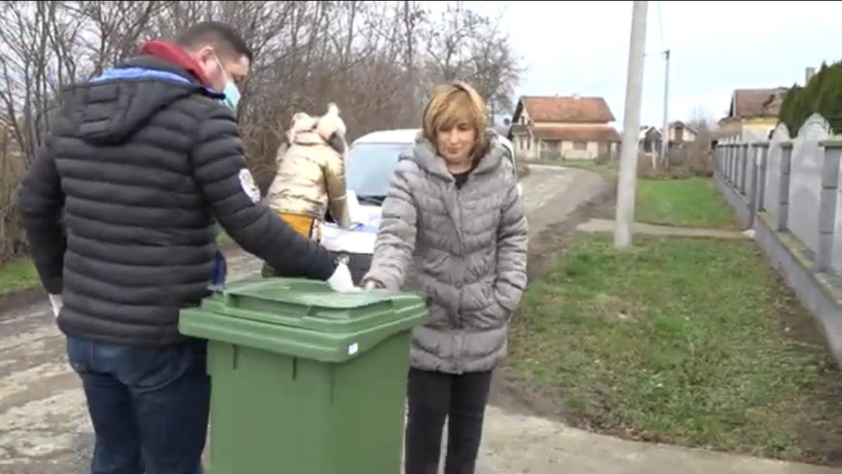 Подељене канте за одлагање смећа