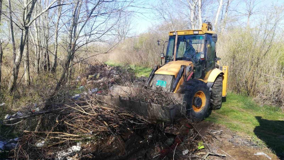 Очишћена дивља депонија код гробља на Забрежју
