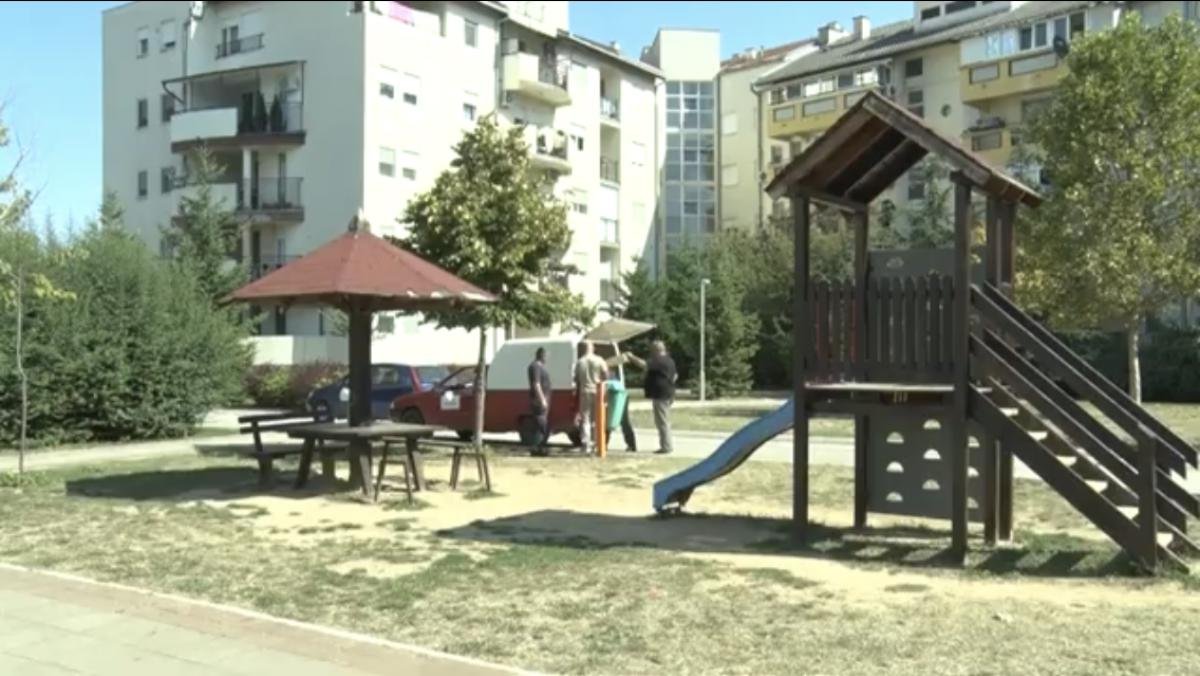 Надлежни сређују игралишта, али нашој бахатости нема краја