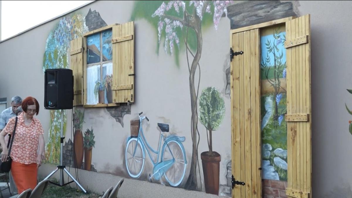 Сцена у старој бањи, наш мали прозор у свет
