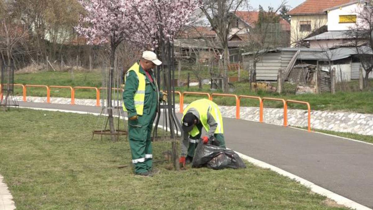 Почело пролећно уређење града